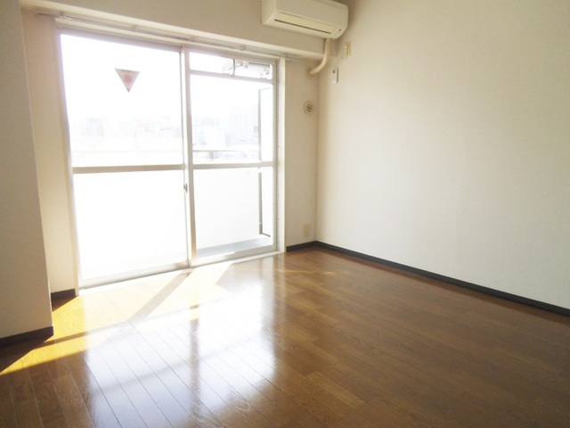 居室・リビング　日当たりの良いリビングです！