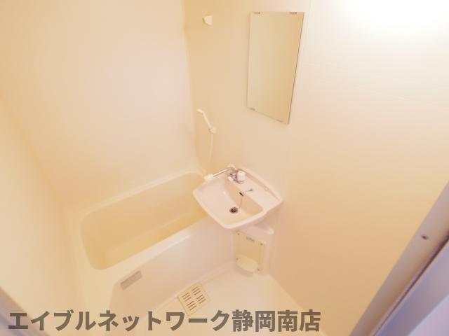 バス・シャワールーム　日々の疲れを癒すお風呂付です