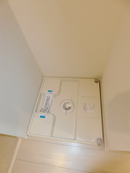 その他設備　防水パン付きの洗濯機置場です。