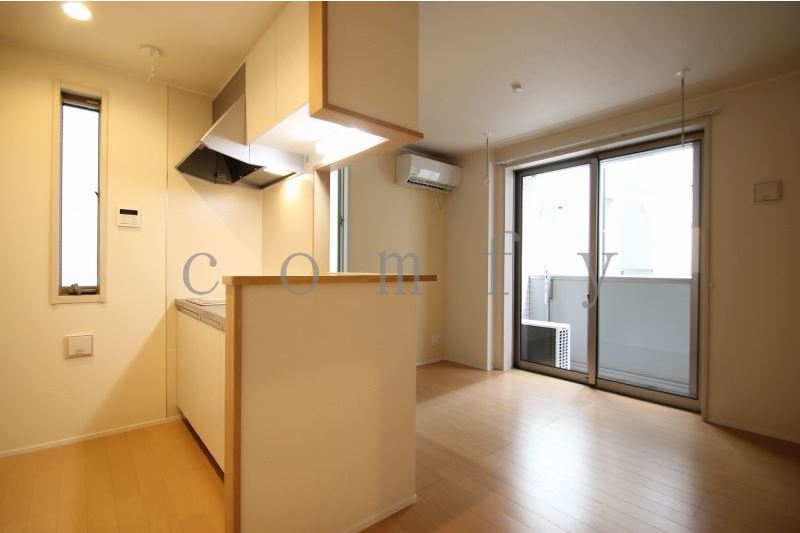 居室・リビング　２面採光のリビングダイニングキッチン