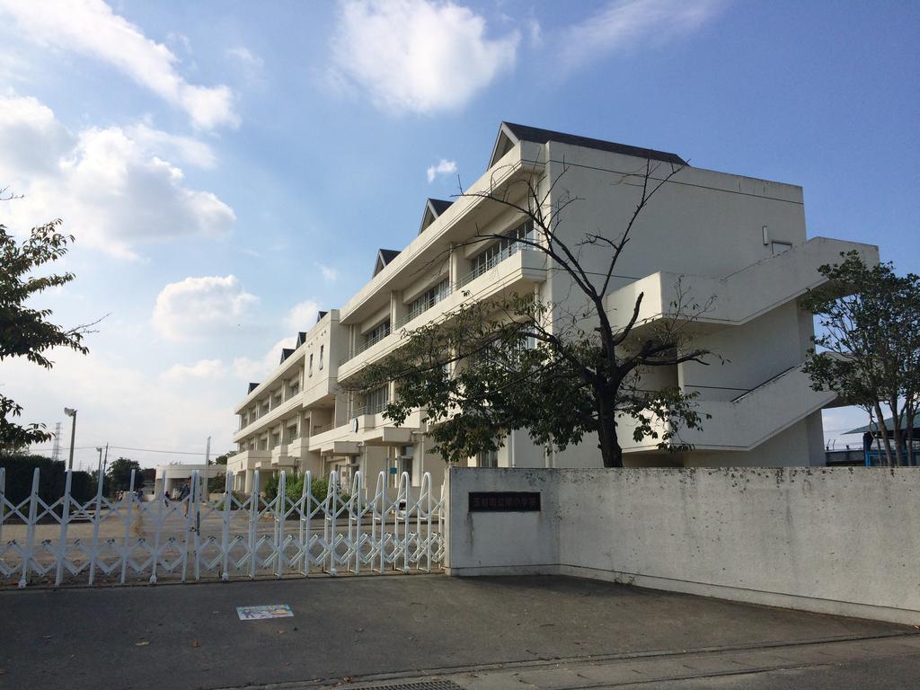 小学校　玉村町立南小学校（小学校）まで821m