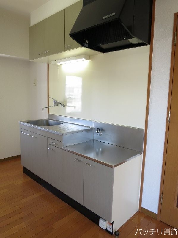 キッチン　※同マンション別部屋写真のため、現状優先。