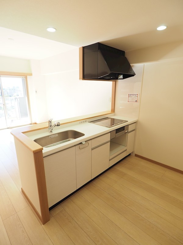 キッチン　システムキッチンIHコンロ完備。