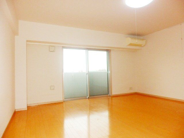 居室・リビング　★大きな窓があるお部屋★