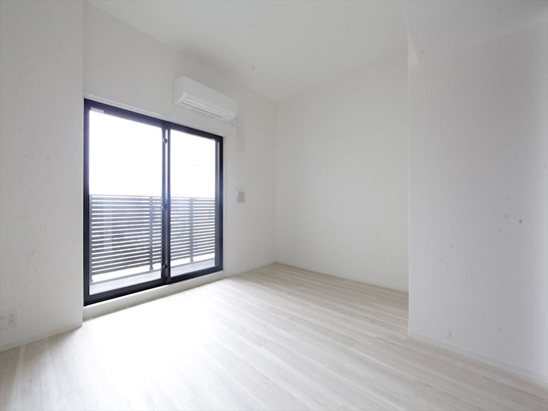 その他部屋・スペース　洋室8.0帖　エアコン完備　バルコニーに面しています