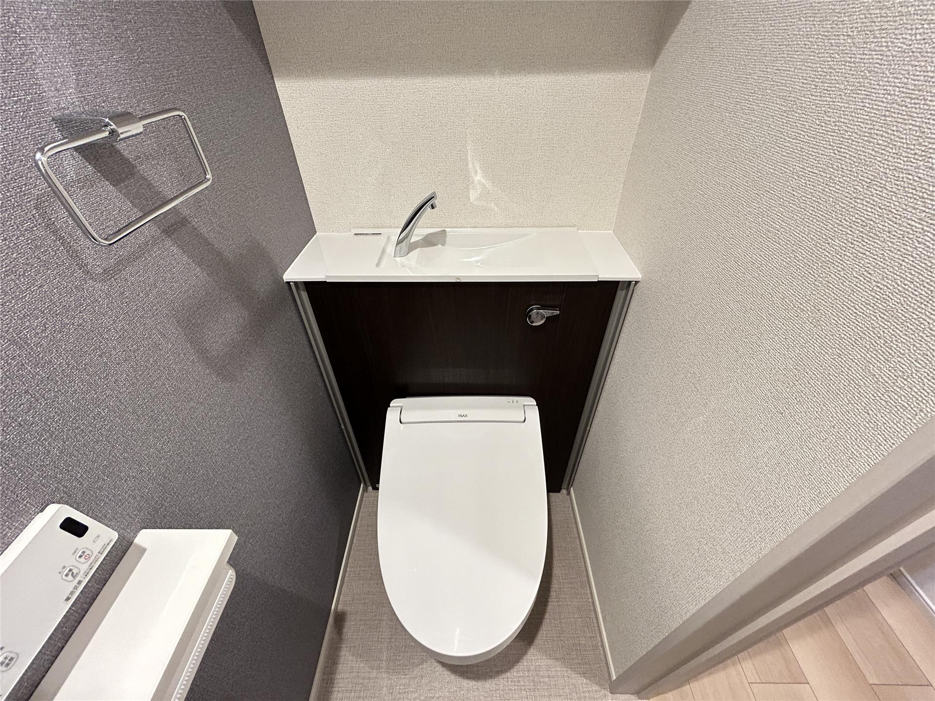 トイレ　温水洗浄暖房便座付トイレ