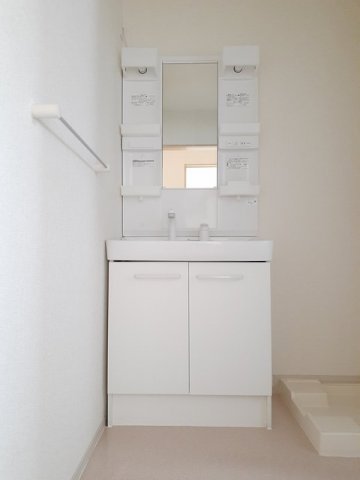 洗面設備　使いやすい洗面所です