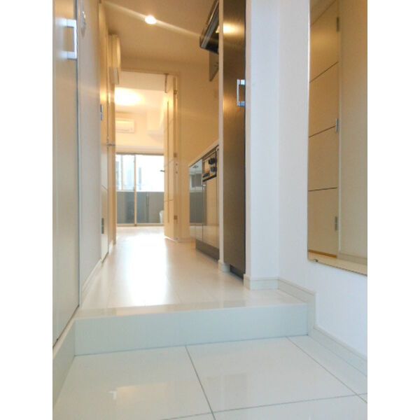 玄関　（別タイプ参考写真）ガーラ・シティ王子　北区王子3