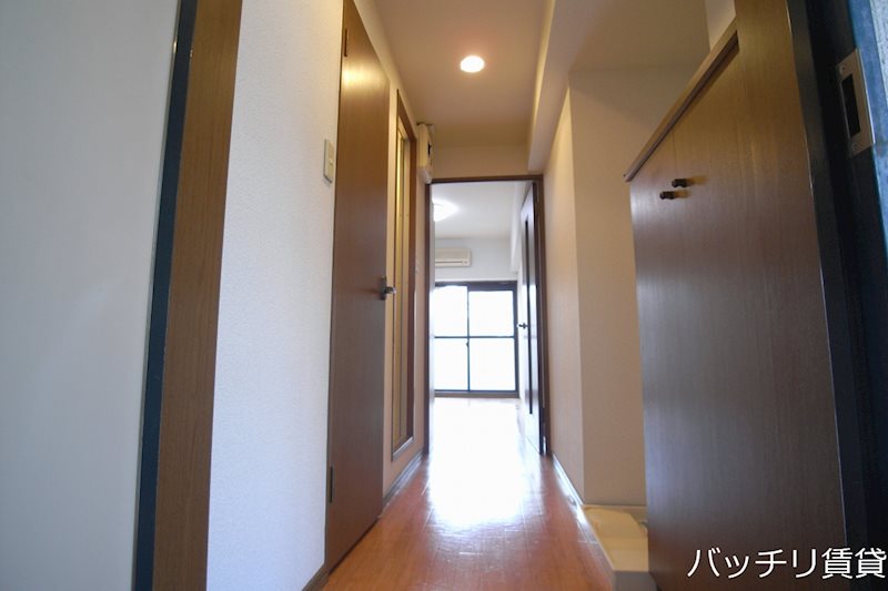 玄関　＊画像は別部屋の為イメージ、現状優先致します