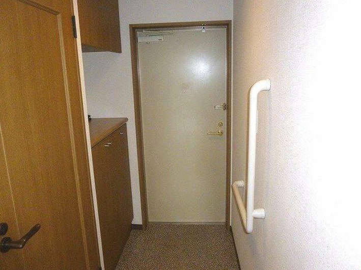 玄関　※別部屋参考写真