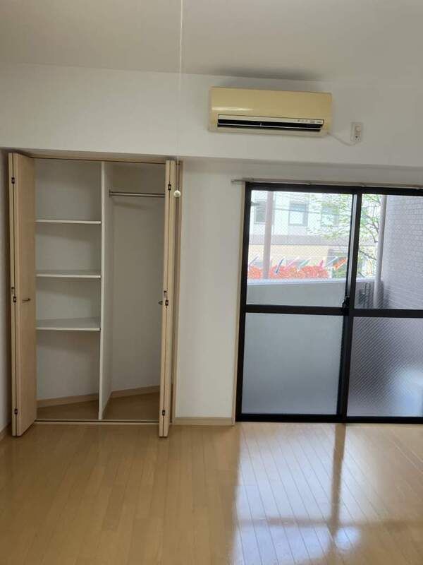 居室・リビング　☆明るい洋室☆