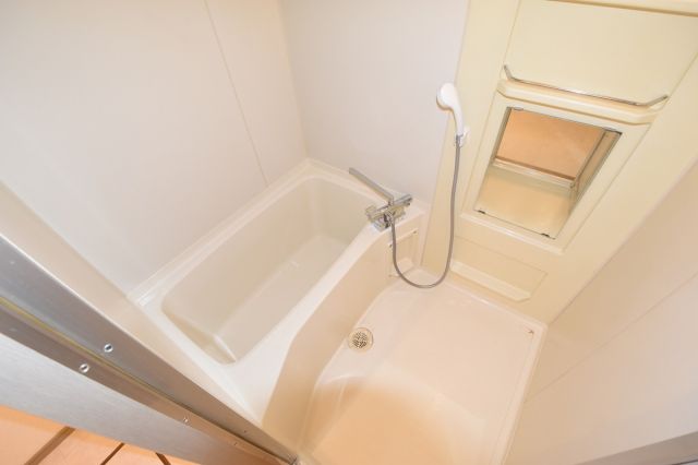 バス・シャワールーム　バストイレ別でおすすめです！