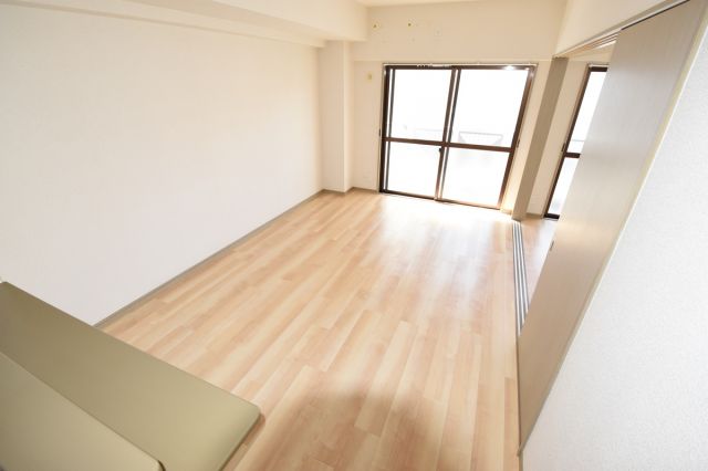 居室・リビング　床色が明るくて綺麗です♪