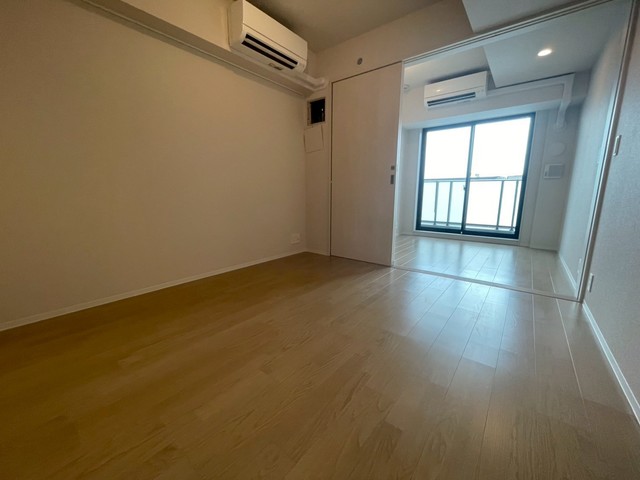 居室・リビング　反転タイプのお部屋です