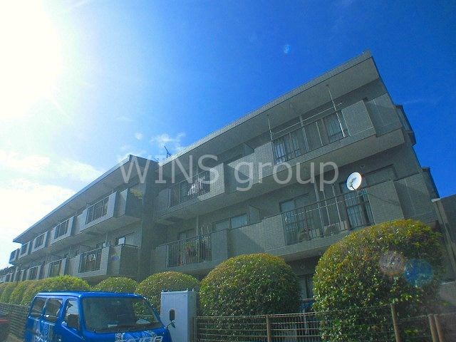 建物外観　閑静な住宅街の低層マンション