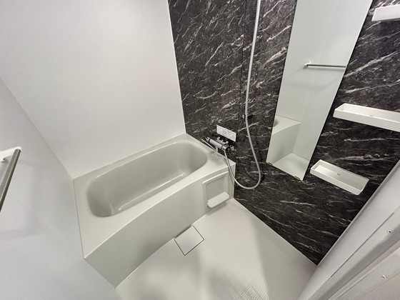 バス・シャワールーム　※別部屋の写真です