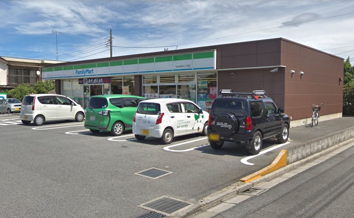 コンビニ　ファミリーマート（コンビニ）まで350m