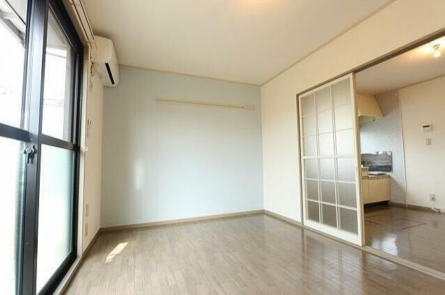 居室・リビング　ゆったり過ごせる居間です