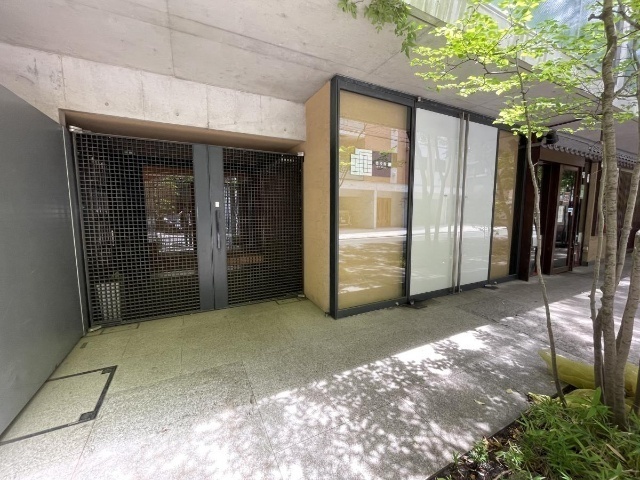 エントランス　駅から徒歩２分