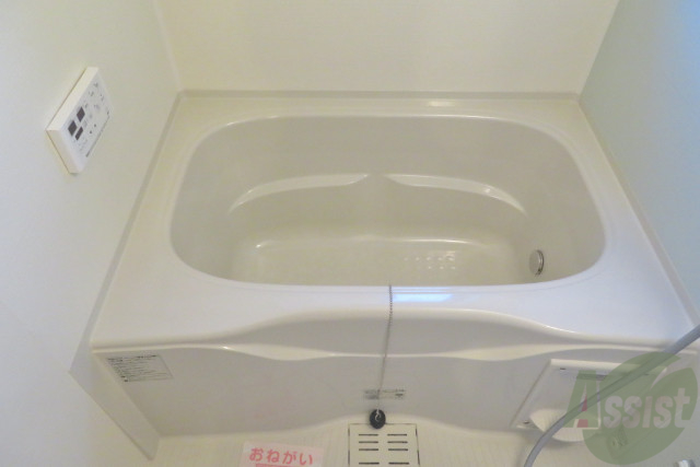 バス・シャワールーム　こちらのお風呂で一日の疲れを癒して下さい。