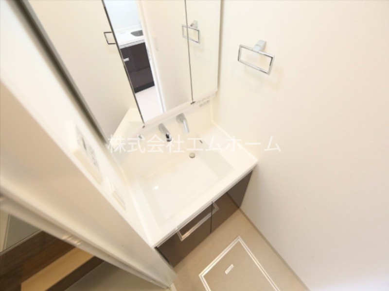 洗面設備　脱衣所　独立洗面台（シャンプードレッサー付）　イメージ写真