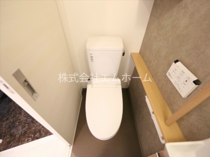 トイレ　温水洗浄暖房便座付トイレ　イメージ写真