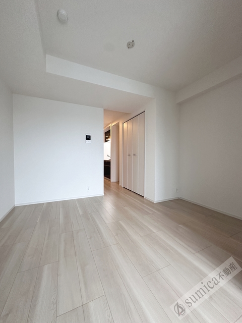 居室・リビング　ホワイトベースで明るい内装