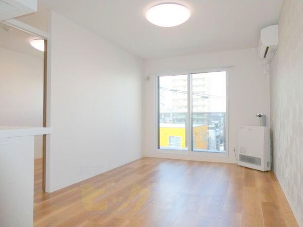 その他設備　夏も快適エアコン付きです♪