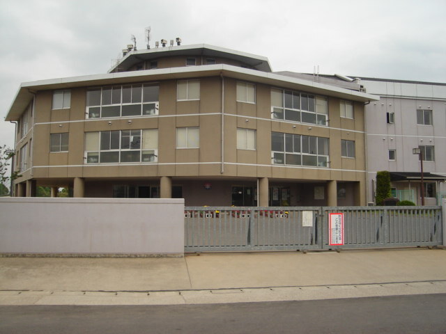 その他　日の出中学校（その他）まで870m