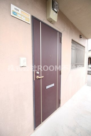 玄関　収納もある玄関です