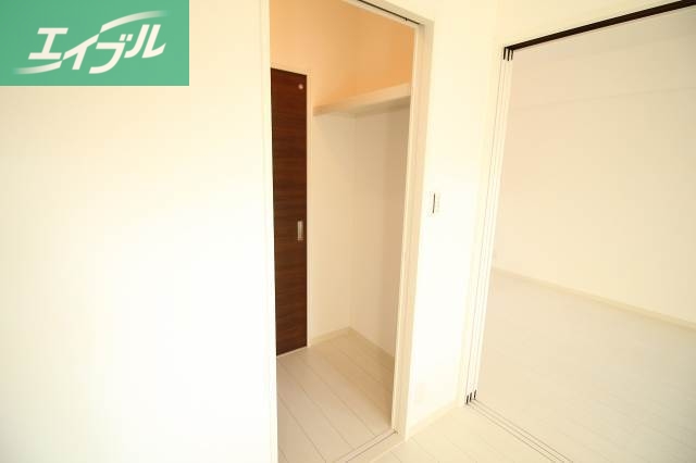 収納　ウォークスルークロゼット