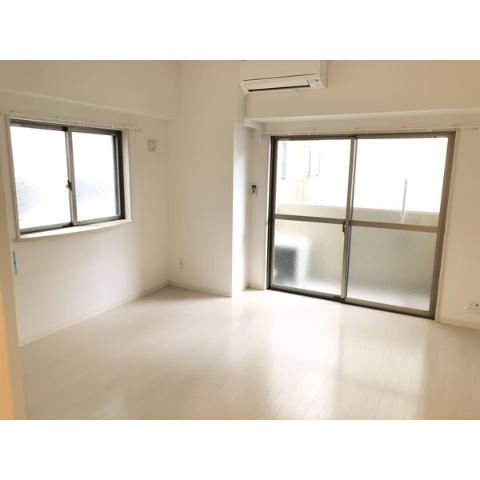 居室・リビング　室内