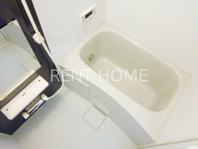 バス・シャワールーム　広めの浴室です。（追い焚き付き）