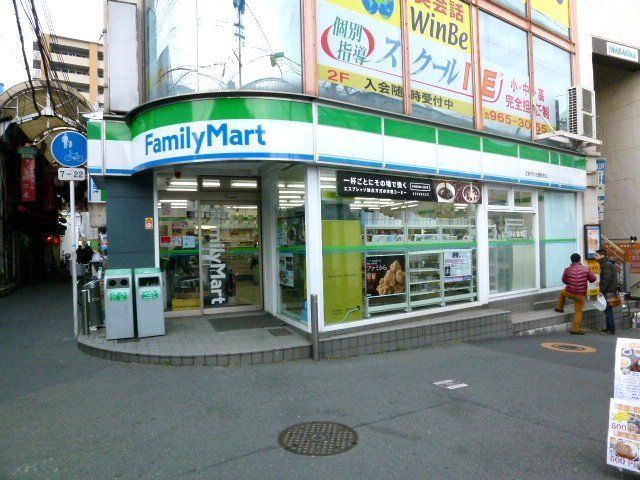 コンビニ　ファミリーマート近鉄河内花園駅前店（コンビニ）まで109m