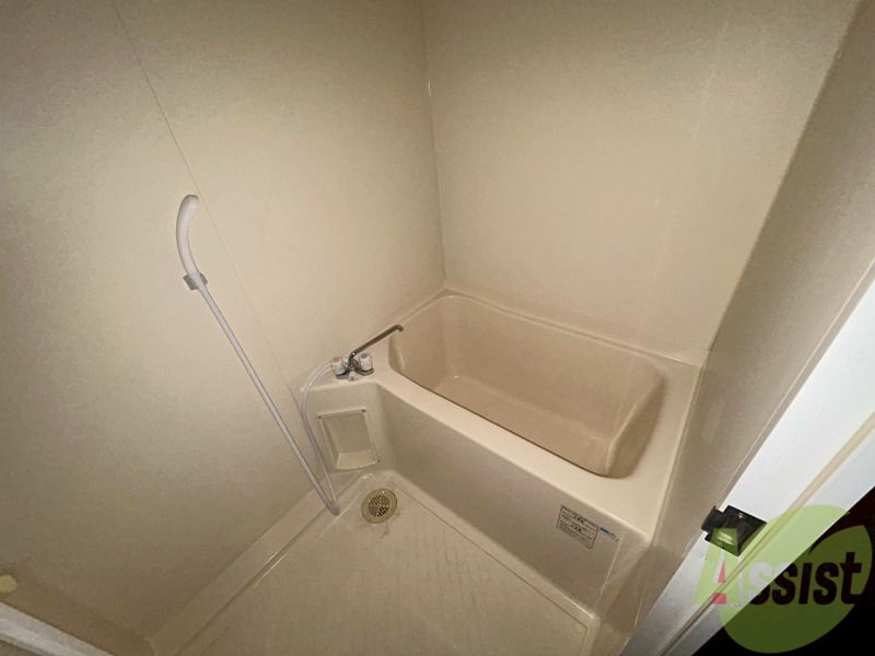 バス・シャワールーム　落ち着いたデザインの浴室。ゆったりできそうです。