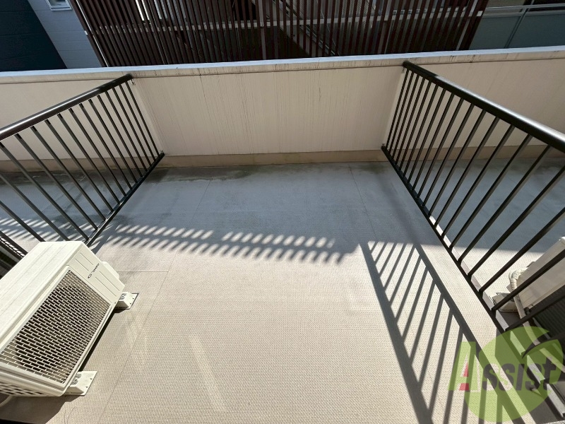 バルコニー　こちらがバルコニーです。晴れた日は沢山洗濯物を干せそうです。