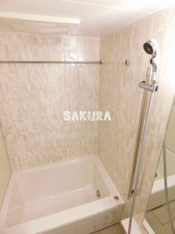 バス・シャワールーム　嬉しい追い焚き・浴室乾燥機付きです♪