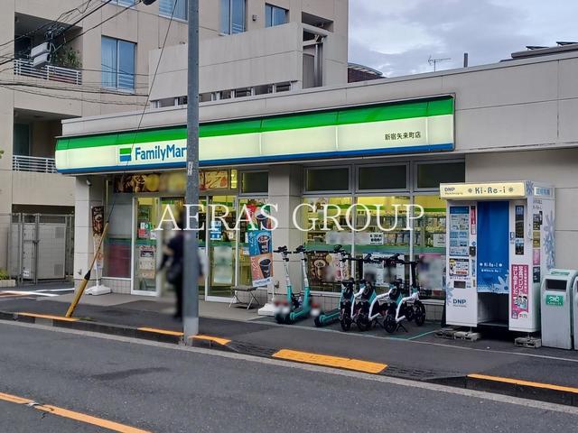 コンビニ　ファミリーマート 新宿矢来町店（コンビニ）まで317m