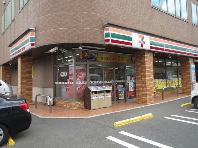 コンビニ　セブンイレブン（コンビニ）まで650m