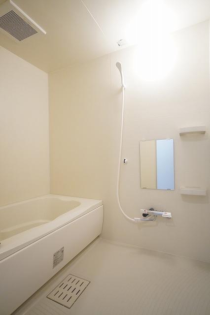 バス・シャワールーム　清潔感のある浴室です！