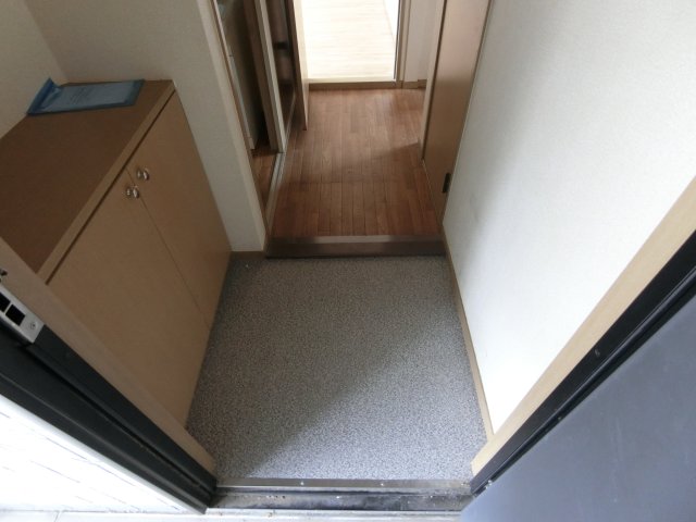 玄関　他のお部屋の参考写真となります。
