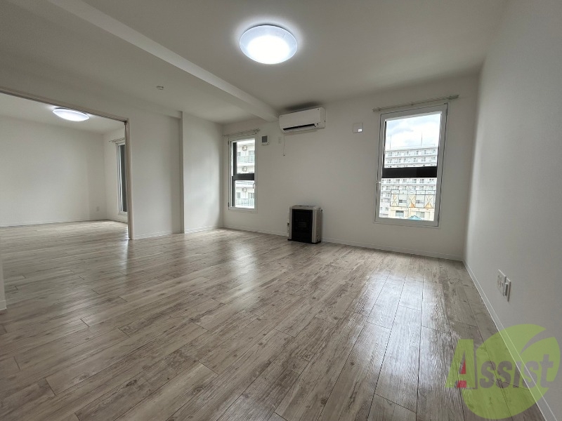 居室・リビング　広々としたリビングですね。使い勝手がよさそうですね！