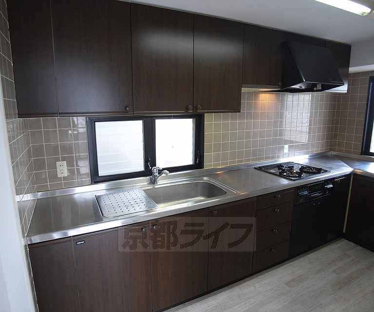 キッチン　大きなキッチンです。