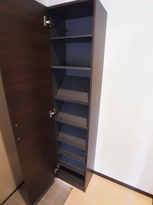 玄関　大容量シューズボックス