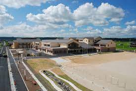 小学校　東近江市立八日市南小学校（小学校）まで931m