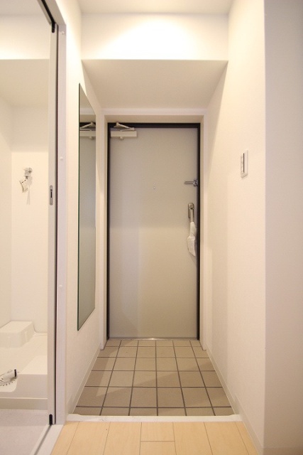 玄関　同物件、別号室のものです。