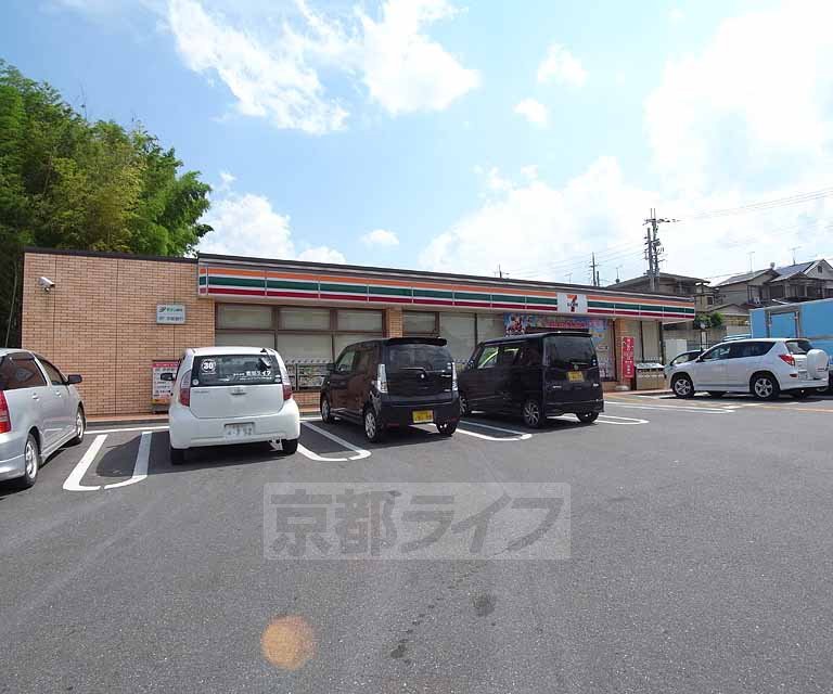 コンビニ　セブンイレブン向日南垣内店（コンビニ）まで450m