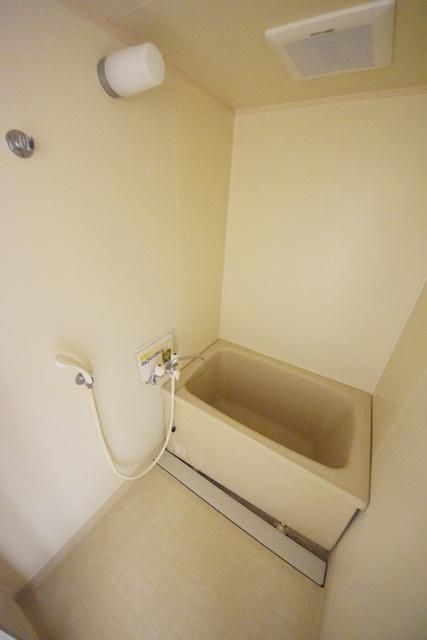 バス・シャワールーム　★清潔感のあるお風呂です★