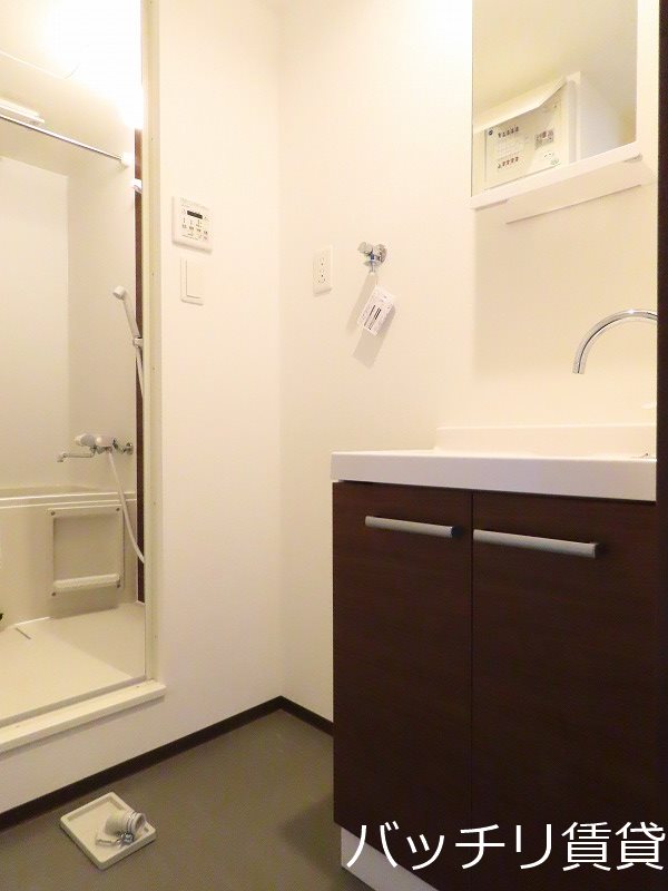洗面設備　同物件別号室の為、現状優先
