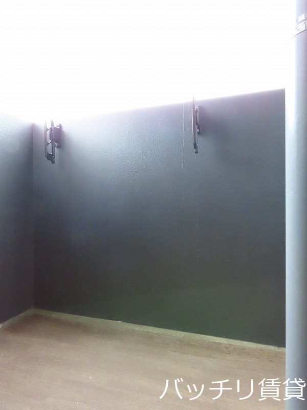 バルコニー　同物件別号室の為、現状優先